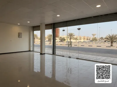 محل تجاري للإيجار على شارع رئيسي بالدمام